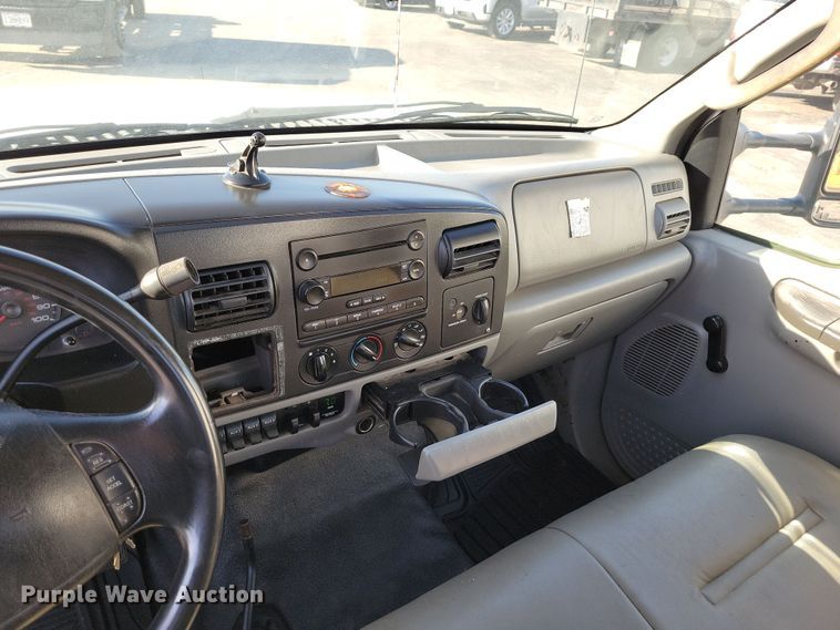 image for item DK4185 2006 Ford F450 Super Duty XL truck cab and chassis