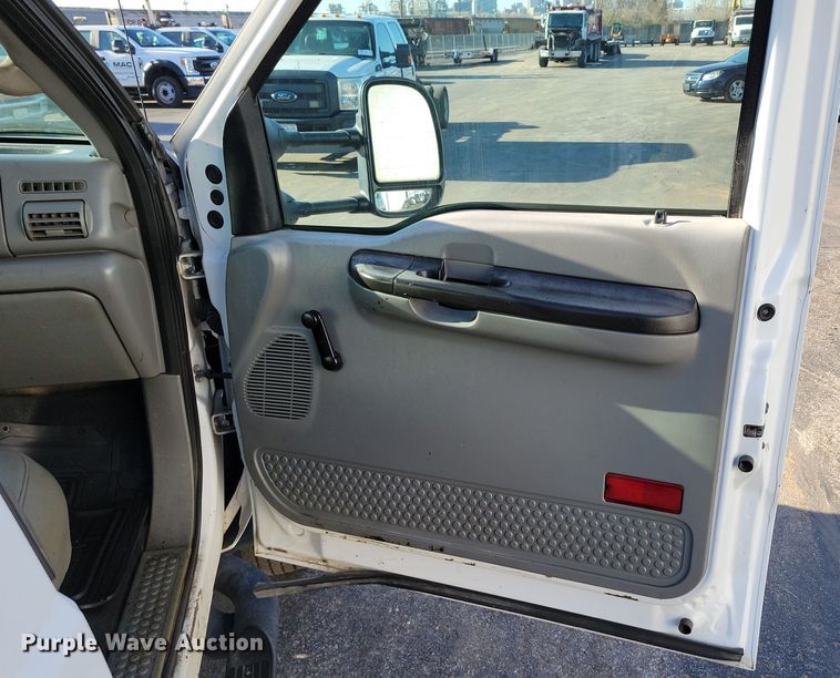 image for item DK4185 2006 Ford F450 Super Duty XL truck cab and chassis