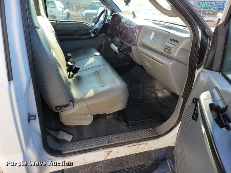 image for item DK4185 2006 Ford F450 Super Duty XL truck cab and chassis