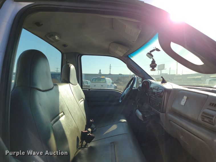 image for item DK4185 2006 Ford F450 Super Duty XL truck cab and chassis