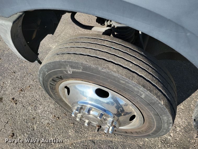 image for item DK4185 2006 Ford F450 Super Duty XL truck cab and chassis