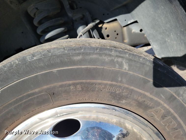 image for item DK4185 2006 Ford F450 Super Duty XL truck cab and chassis