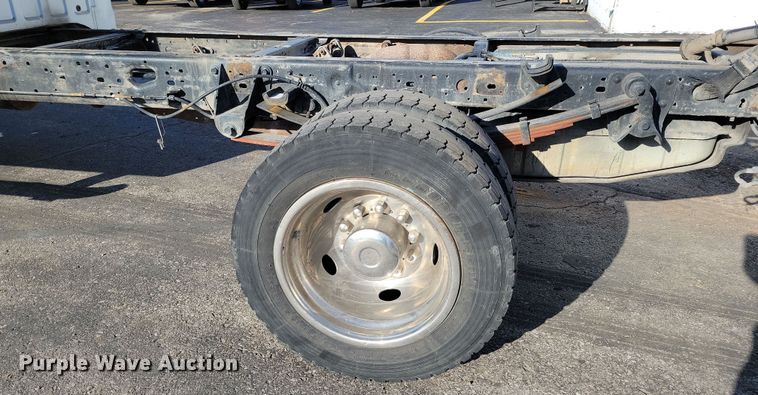 image for item DK4185 2006 Ford F450 Super Duty XL truck cab and chassis