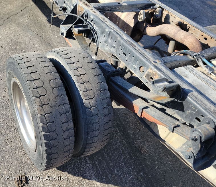 image for item DK4185 2006 Ford F450 Super Duty XL truck cab and chassis