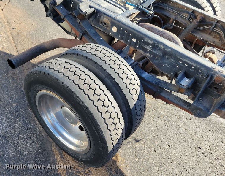 image for item DK4185 2006 Ford F450 Super Duty XL truck cab and chassis