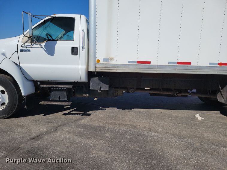 image for item DK4187 2000 Ford F650 Super Duty XLT box truck