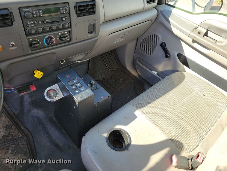 image for item DK4187 2000 Ford F650 Super Duty XLT box truck