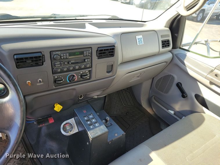 image for item DK4187 2000 Ford F650 Super Duty XLT box truck