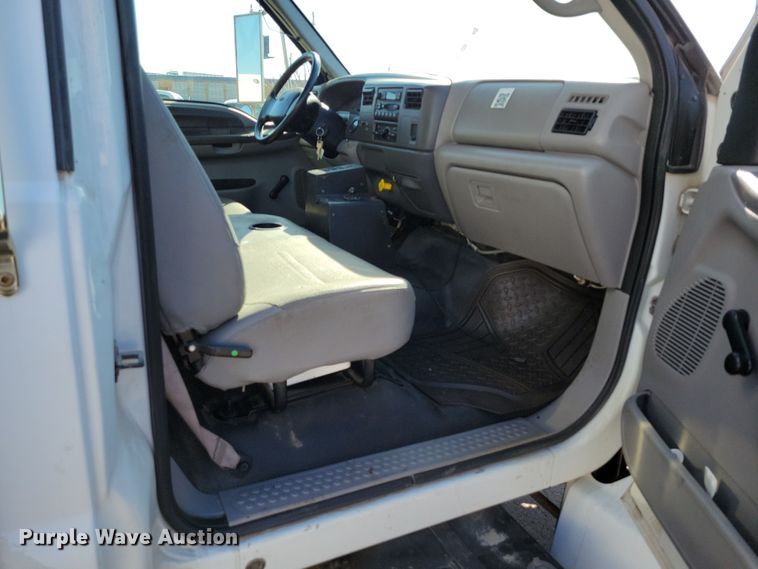 image for item DK4187 2000 Ford F650 Super Duty XLT box truck
