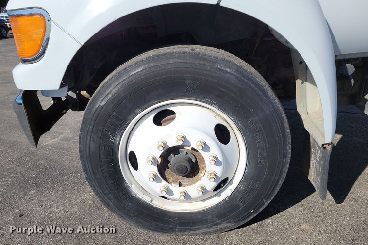 image for item DK4187 2000 Ford F650 Super Duty XLT box truck