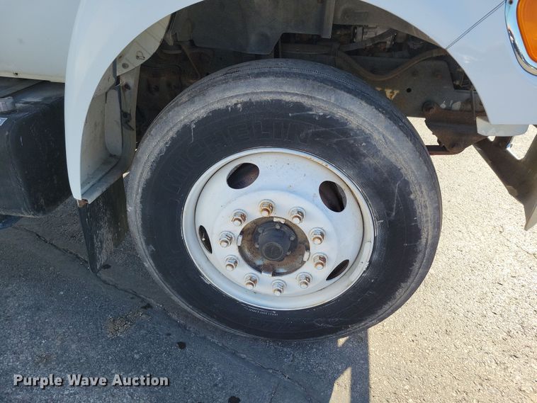 image for item DK4187 2000 Ford F650 Super Duty XLT box truck