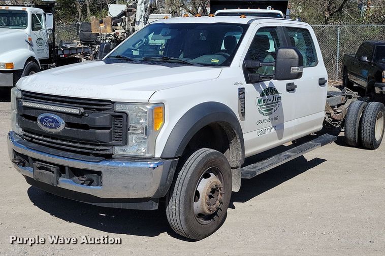 image for item DK4192 2017 Ford F550 Super Duty XL Crew Cab truck cab and chassis