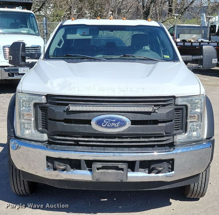 image for item DK4192 2017 Ford F550 Super Duty XL Crew Cab truck cab and chassis