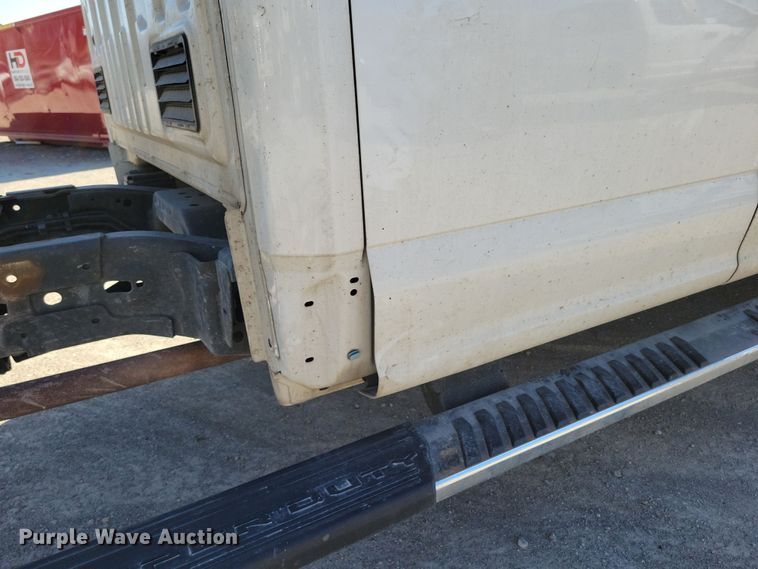 image for item DK4192 2017 Ford F550 Super Duty XL Crew Cab truck cab and chassis