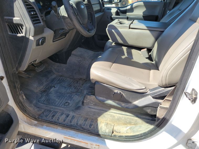 image for item DK4192 2017 Ford F550 Super Duty XL Crew Cab truck cab and chassis