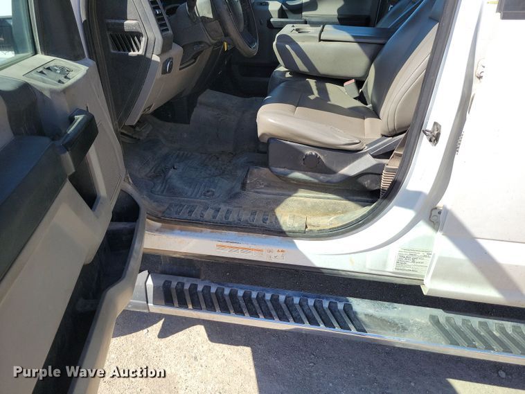 image for item DK4192 2017 Ford F550 Super Duty XL Crew Cab truck cab and chassis