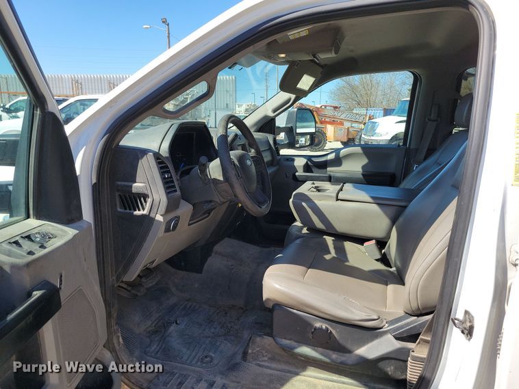 image for item DK4192 2017 Ford F550 Super Duty XL Crew Cab truck cab and chassis