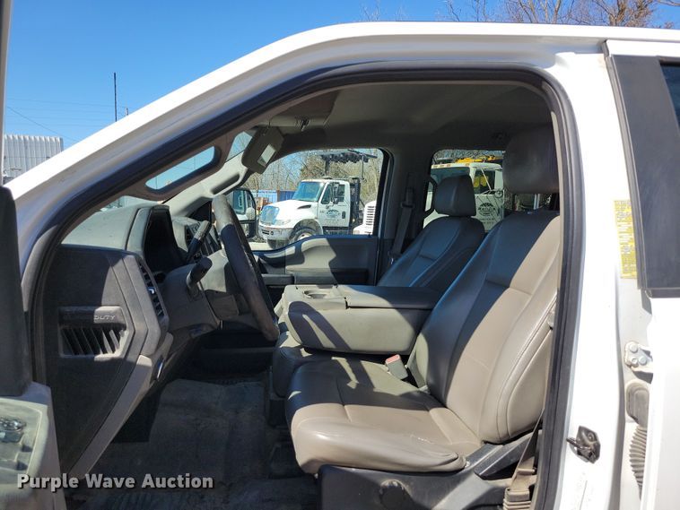 image for item DK4192 2017 Ford F550 Super Duty XL Crew Cab truck cab and chassis