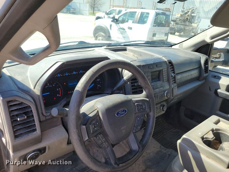 image for item DK4192 2017 Ford F550 Super Duty XL Crew Cab truck cab and chassis