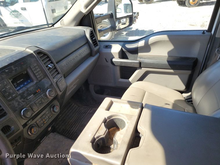 image for item DK4192 2017 Ford F550 Super Duty XL Crew Cab truck cab and chassis