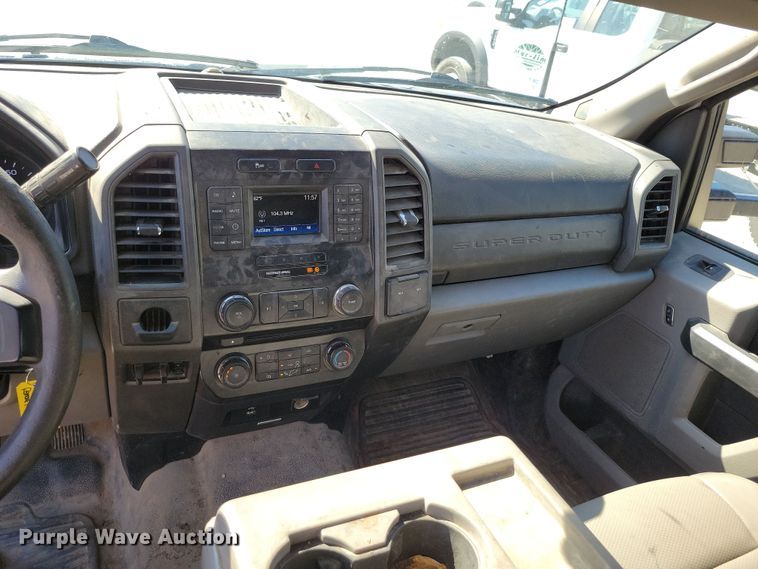 image for item DK4192 2017 Ford F550 Super Duty XL Crew Cab truck cab and chassis