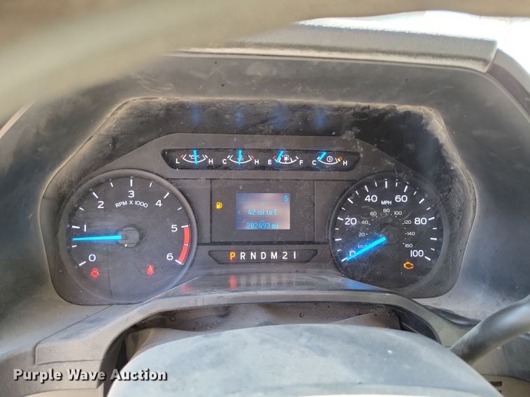 image for item DK4192 2017 Ford F550 Super Duty XL Crew Cab truck cab and chassis