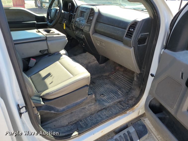 image for item DK4192 2017 Ford F550 Super Duty XL Crew Cab truck cab and chassis