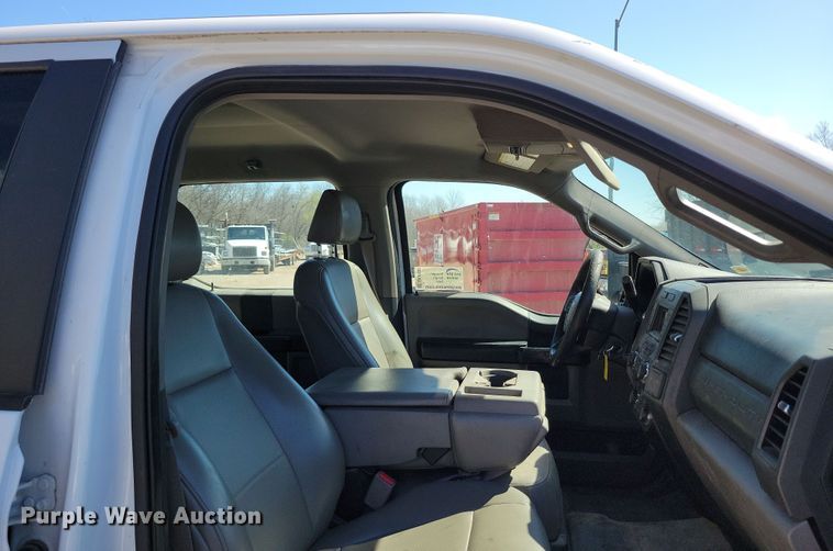 image for item DK4192 2017 Ford F550 Super Duty XL Crew Cab truck cab and chassis