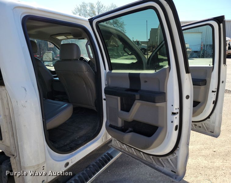 image for item DK4192 2017 Ford F550 Super Duty XL Crew Cab truck cab and chassis