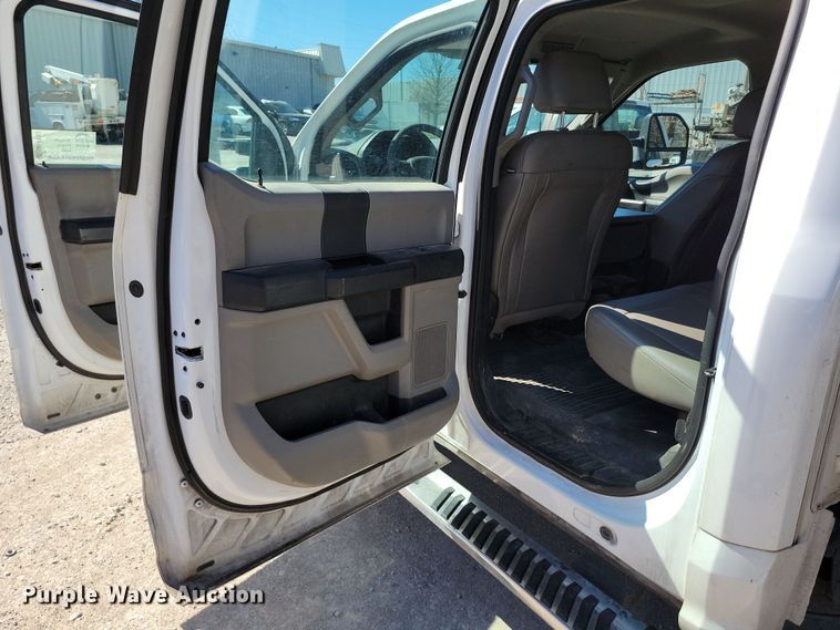 image for item DK4192 2017 Ford F550 Super Duty XL Crew Cab truck cab and chassis