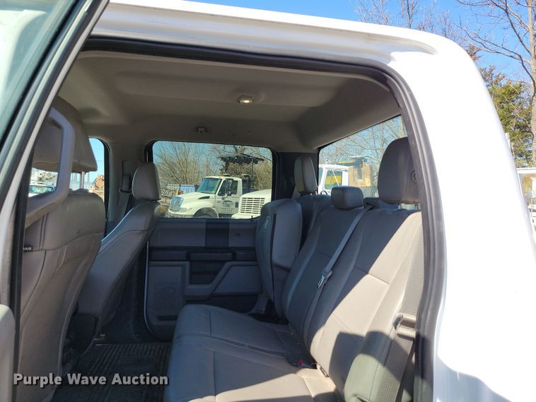 image for item DK4192 2017 Ford F550 Super Duty XL Crew Cab truck cab and chassis