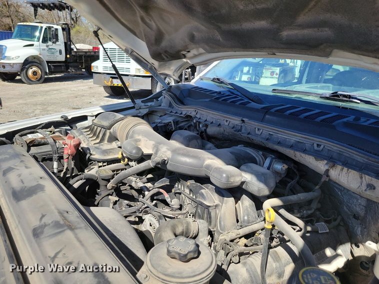 image for item DK4192 2017 Ford F550 Super Duty XL Crew Cab truck cab and chassis