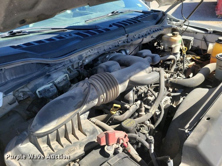 image for item DK4192 2017 Ford F550 Super Duty XL Crew Cab truck cab and chassis