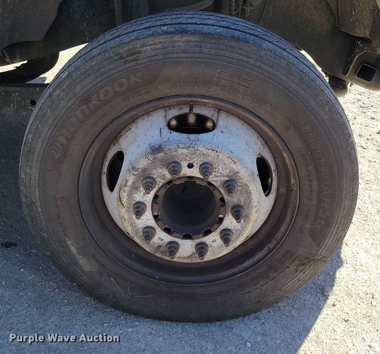 image for item DK4192 2017 Ford F550 Super Duty XL Crew Cab truck cab and chassis