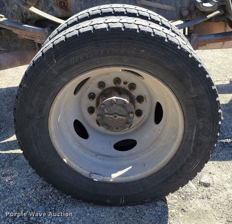 image for item DK4192 2017 Ford F550 Super Duty XL Crew Cab truck cab and chassis