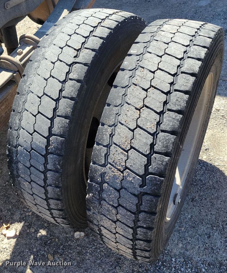 image for item DK4192 2017 Ford F550 Super Duty XL Crew Cab truck cab and chassis