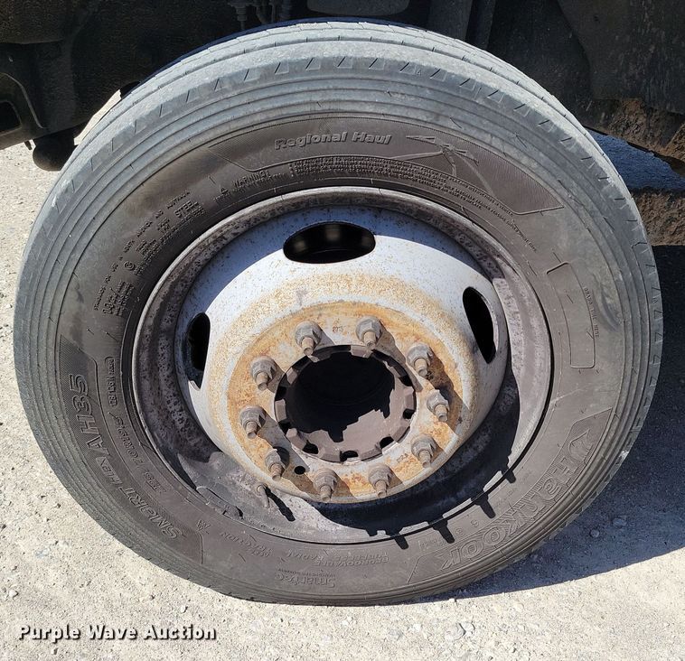 image for item DK4192 2017 Ford F550 Super Duty XL Crew Cab truck cab and chassis