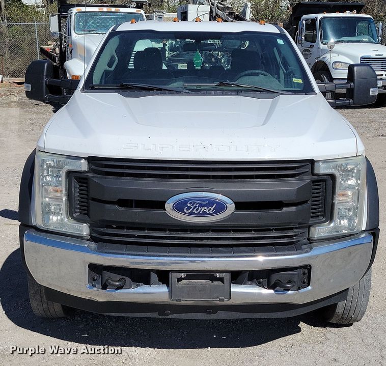 image for item DK4193 2017 Ford F550 Super Duty XL SuperCab truck cab and chassis