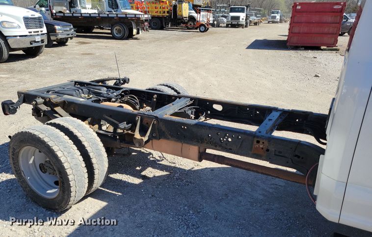 image for item DK4193 2017 Ford F550 Super Duty XL SuperCab truck cab and chassis