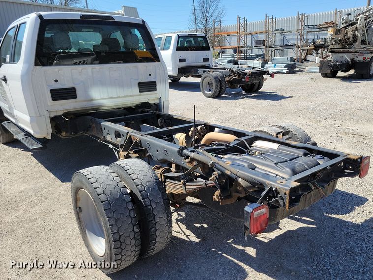 image for item DK4193 2017 Ford F550 Super Duty XL SuperCab truck cab and chassis