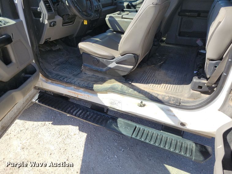 image for item DK4193 2017 Ford F550 Super Duty XL SuperCab truck cab and chassis