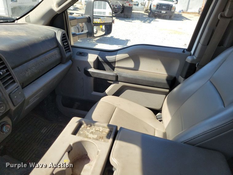 image for item DK4193 2017 Ford F550 Super Duty XL SuperCab truck cab and chassis