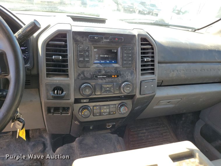 image for item DK4193 2017 Ford F550 Super Duty XL SuperCab truck cab and chassis