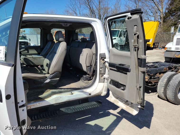 image for item DK4193 2017 Ford F550 Super Duty XL SuperCab truck cab and chassis