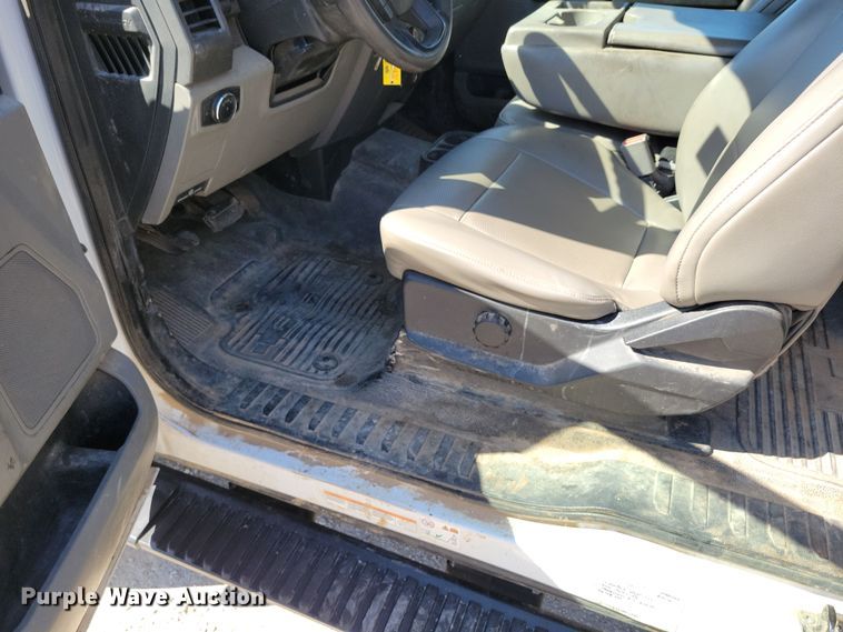 image for item DK4193 2017 Ford F550 Super Duty XL SuperCab truck cab and chassis