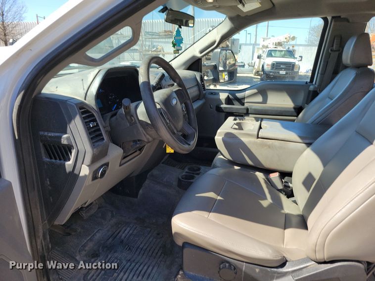 image for item DK4193 2017 Ford F550 Super Duty XL SuperCab truck cab and chassis