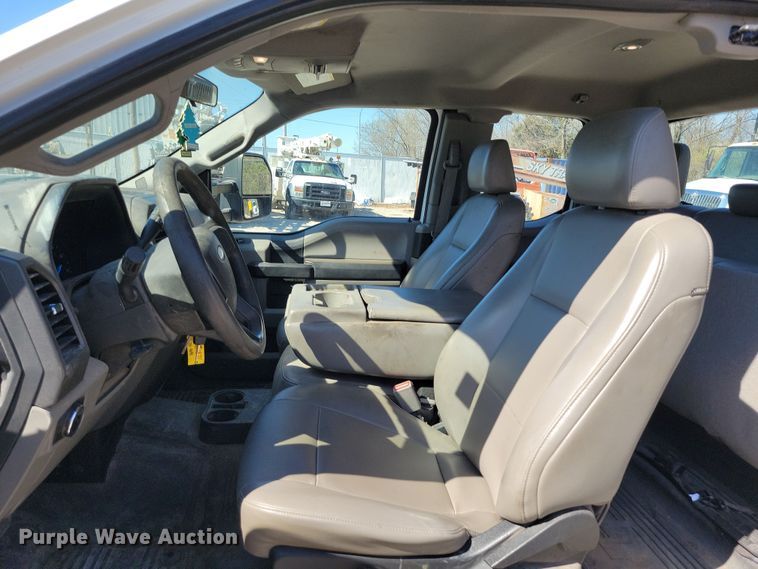 image for item DK4193 2017 Ford F550 Super Duty XL SuperCab truck cab and chassis