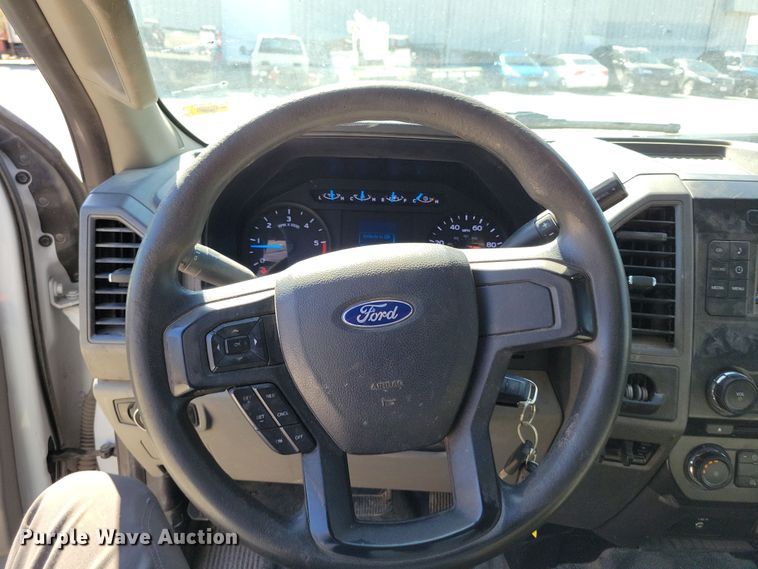 image for item DK4193 2017 Ford F550 Super Duty XL SuperCab truck cab and chassis