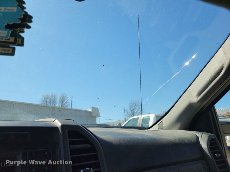 image for item DK4193 2017 Ford F550 Super Duty XL SuperCab truck cab and chassis