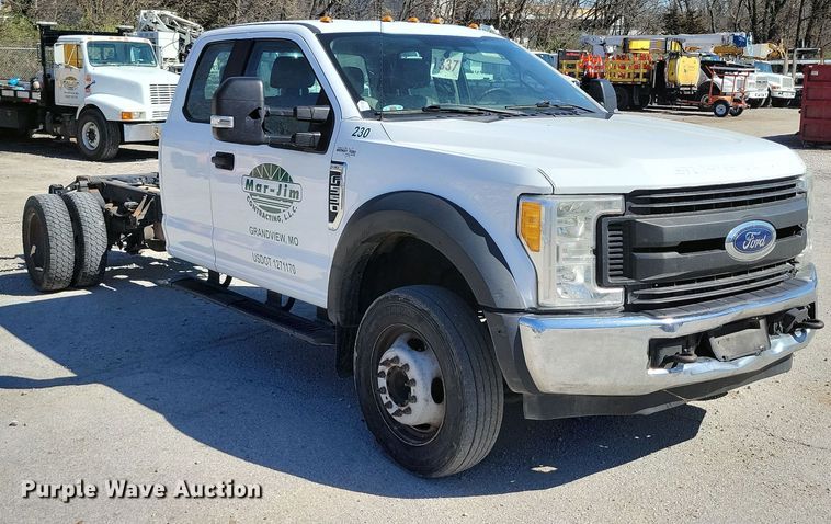 image for item DK4194 2017 Ford F550 Super Duty XL SuperCab truck cab and chassis